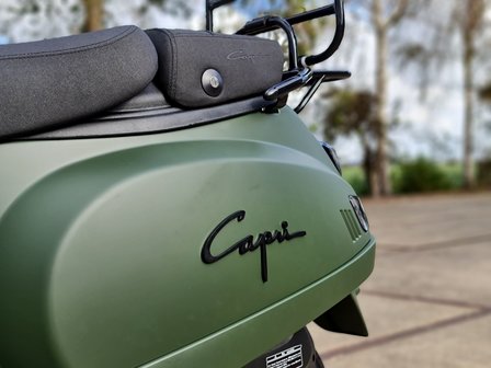 Capri V2s (V3) E5 2022 mat groen EFI DISCOUNT DEAL + Windscherm + Beugelset + Kettingslot 180 cm ART 4  - Mat Army Green Injectie