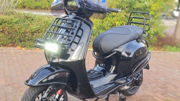 Vespa Sprint Shadow Hunter pakket - E5 IGET Custom