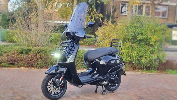 Vespa Sprint Shadow Hunter pakket - E5 IGET Custom