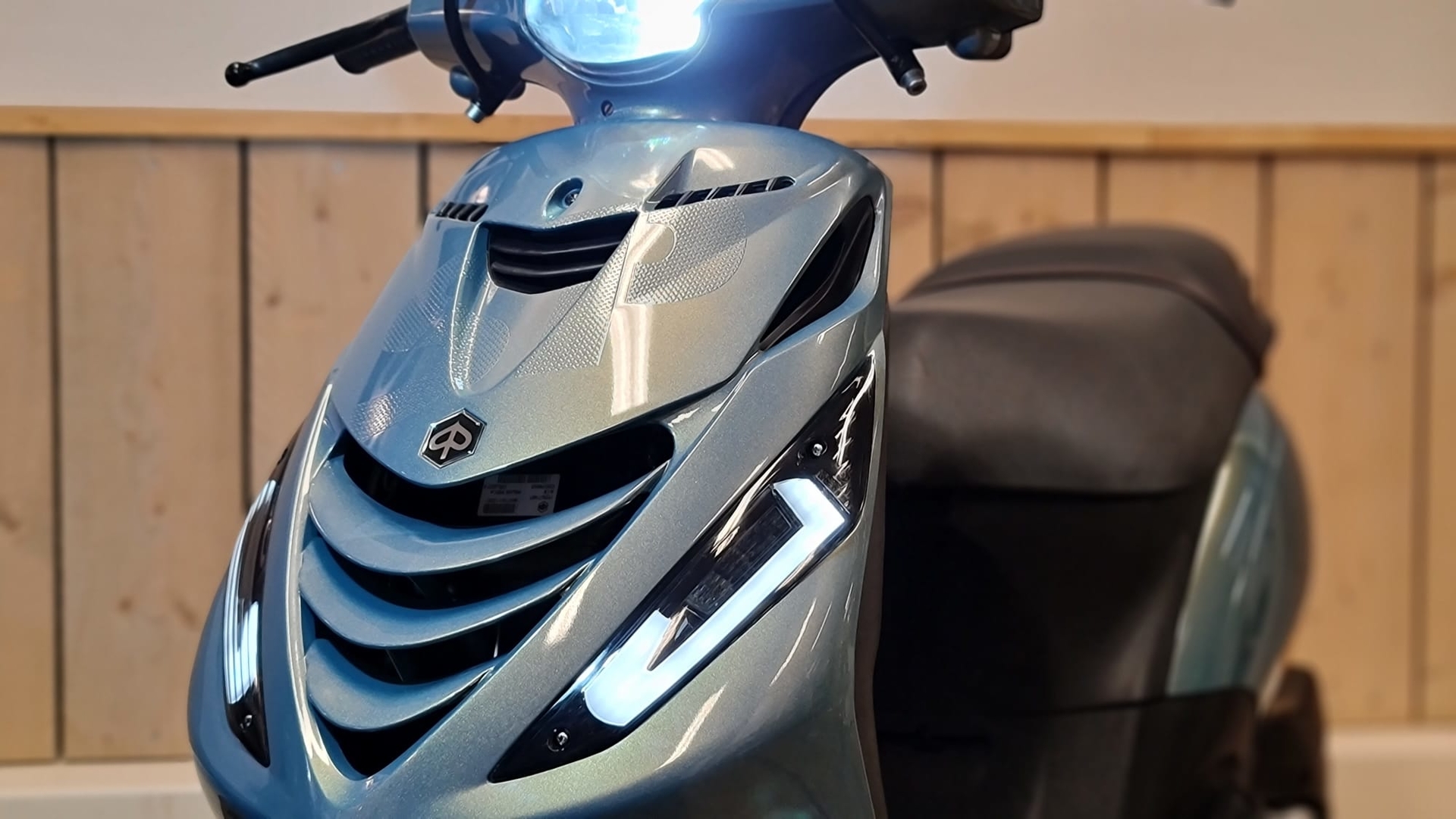 Piaggio Zip E5 IGET 4 takt 4v3s SP wit groen zwart blauw rood sport matzwrat matgroen